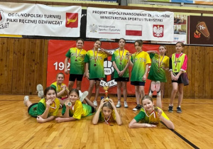 Turniej piłki ręcznej dziewcząt.