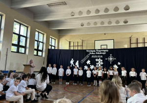 Występ uczniów klasy 2b.