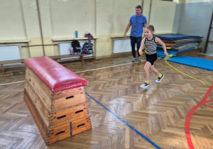 Na zdjęciu uczniowie klas drugich biorący udział w XVIIII edycji programu „Policyjna Akademia Bezpieczeństwa”.