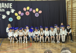 Pamiątkowe zdjęcie uczniów klasy 1b.