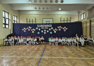 Pamiątkowe zdjęcie pierwszaków.