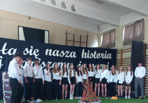 Uroczyste zakończenie roku szkolnego uczniów klas 8.