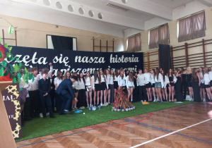 Uroczyste zakończenie roku szkolnego uczniów klas 8.