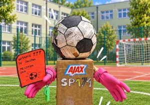 Maskotka naszego boiska AJAX.