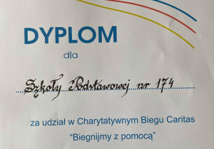 Dyplom przyznany Szkole Podstawowej numer 174 w Łodzi za udział w Charytatywnym Biegu Caritas Biegnijmy z Pomocą.