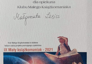 Dyplom dla opiekuna Klubu Małego Książkomaniaka pani Małgorzaty Lesisz.